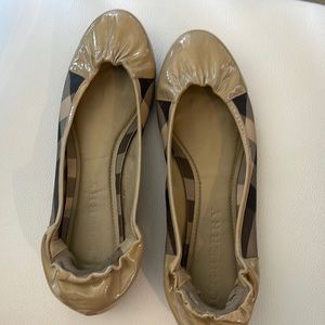 Burberry flat pumps